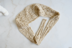 Läs mer om artikeln Stickad sjal – Tiny Leaves Scarf
